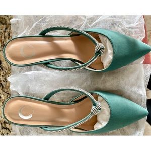 Journee Collection Lunna Pump 11 Med - A Stunner!